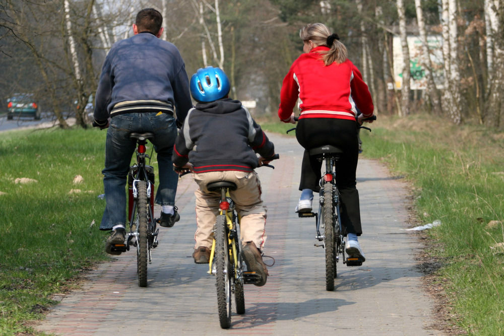 Polacy coraz chętniej przesiadają się na rowery