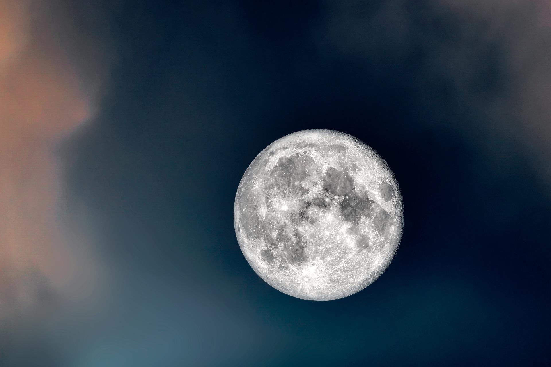 Księżyc nad Poznaniem będzie dziś wyjątkowo duży i o wiele jaśniejszy. Dlaczego?