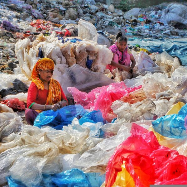Do 2040 roku ilość odpadów z tworzyw sztucznych może się potroić