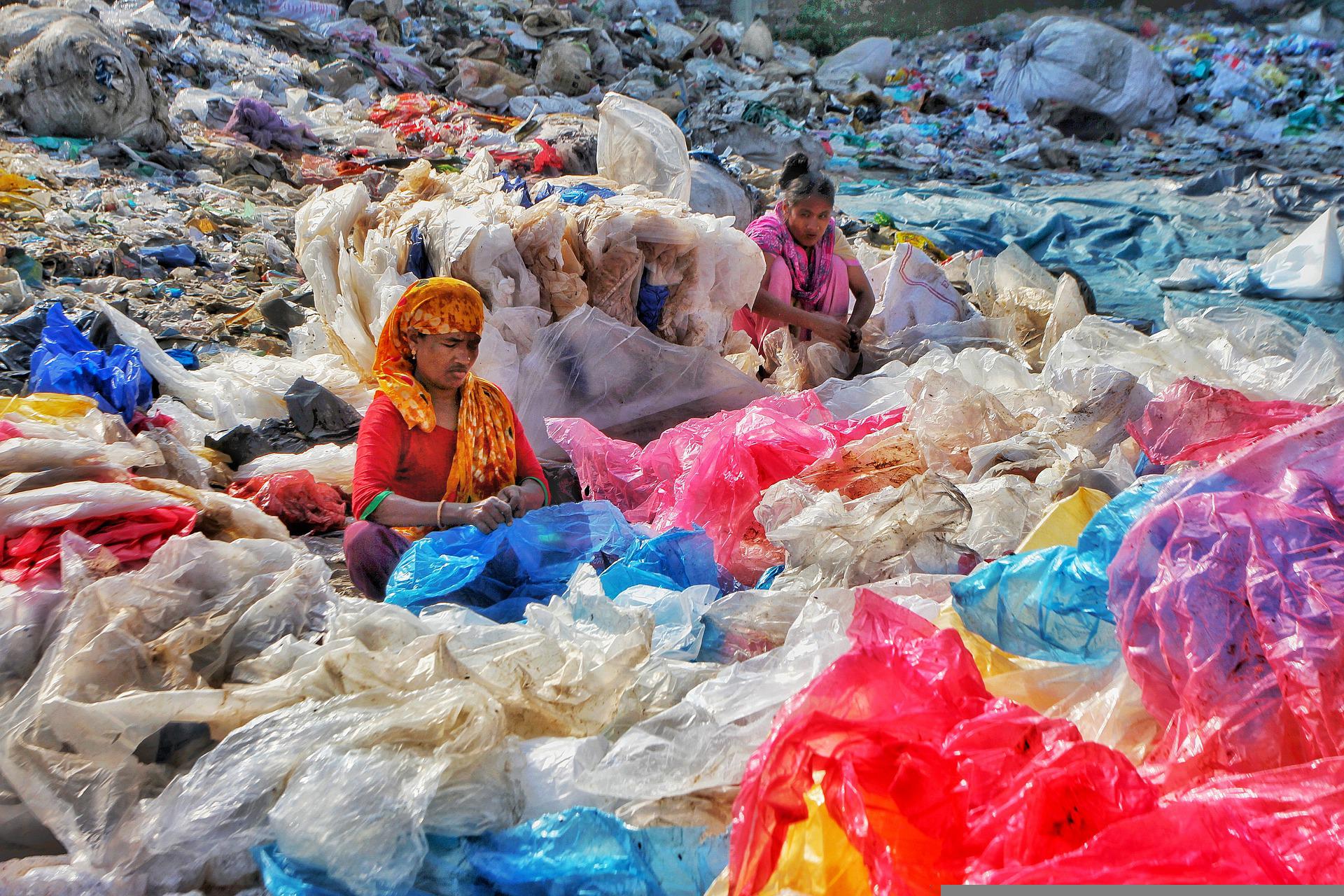 Do 2040 roku ilość odpadów z tworzyw sztucznych może się potroić
