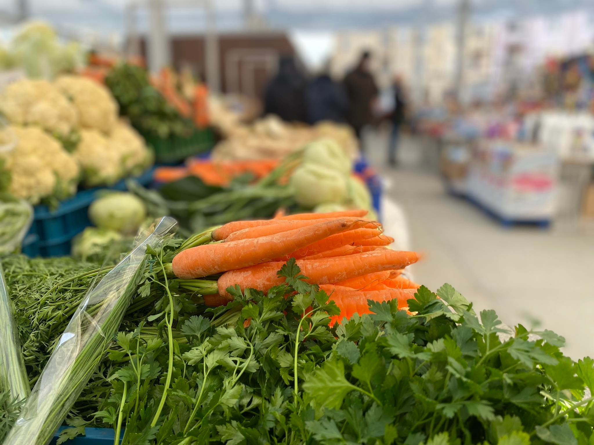 Dobrze, zdrowo, smacznie i… wcale nie tak drogo. Jak wygląda sytuacja na rynku warzyw i owoców?