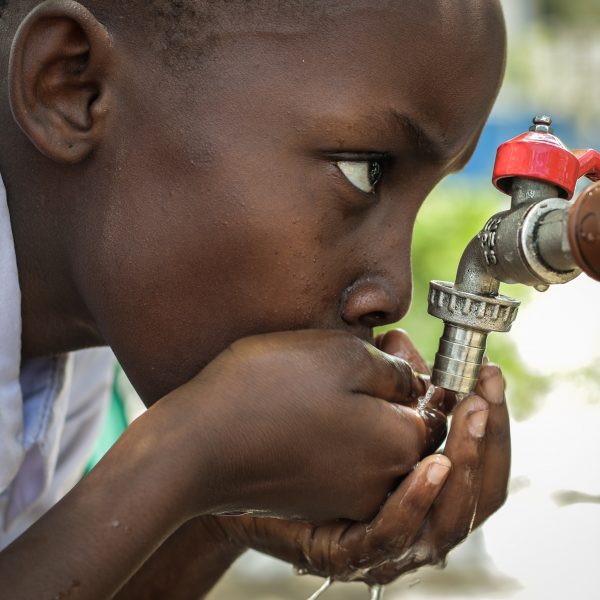 2 mld ludzi ma utrudniony dostęp do wody pitnej. Problem pogłębiają zmiany klimatyczne