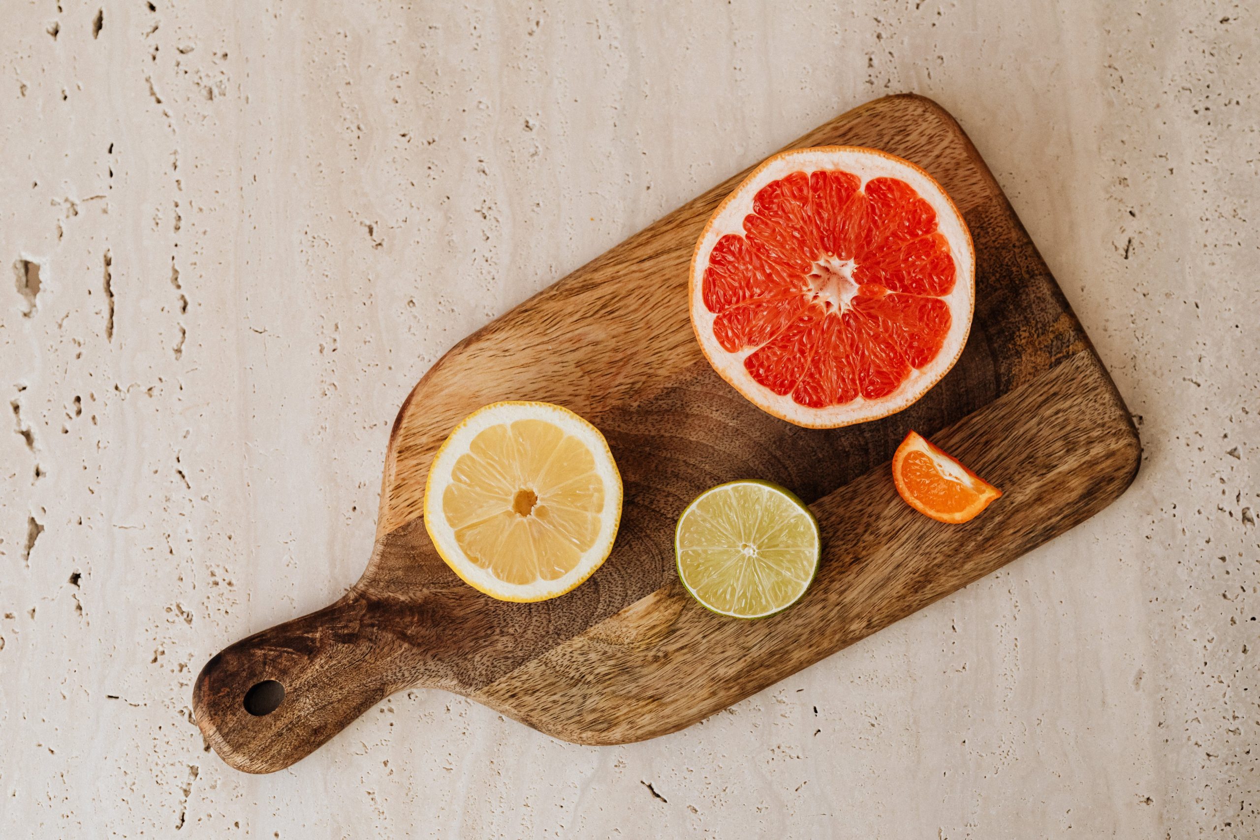 Poznaniacy uwielbiają cytrusy o tej porze roku – pomarańcze, mandarynki, grejpfruty i ich korzyści dla zdrowia