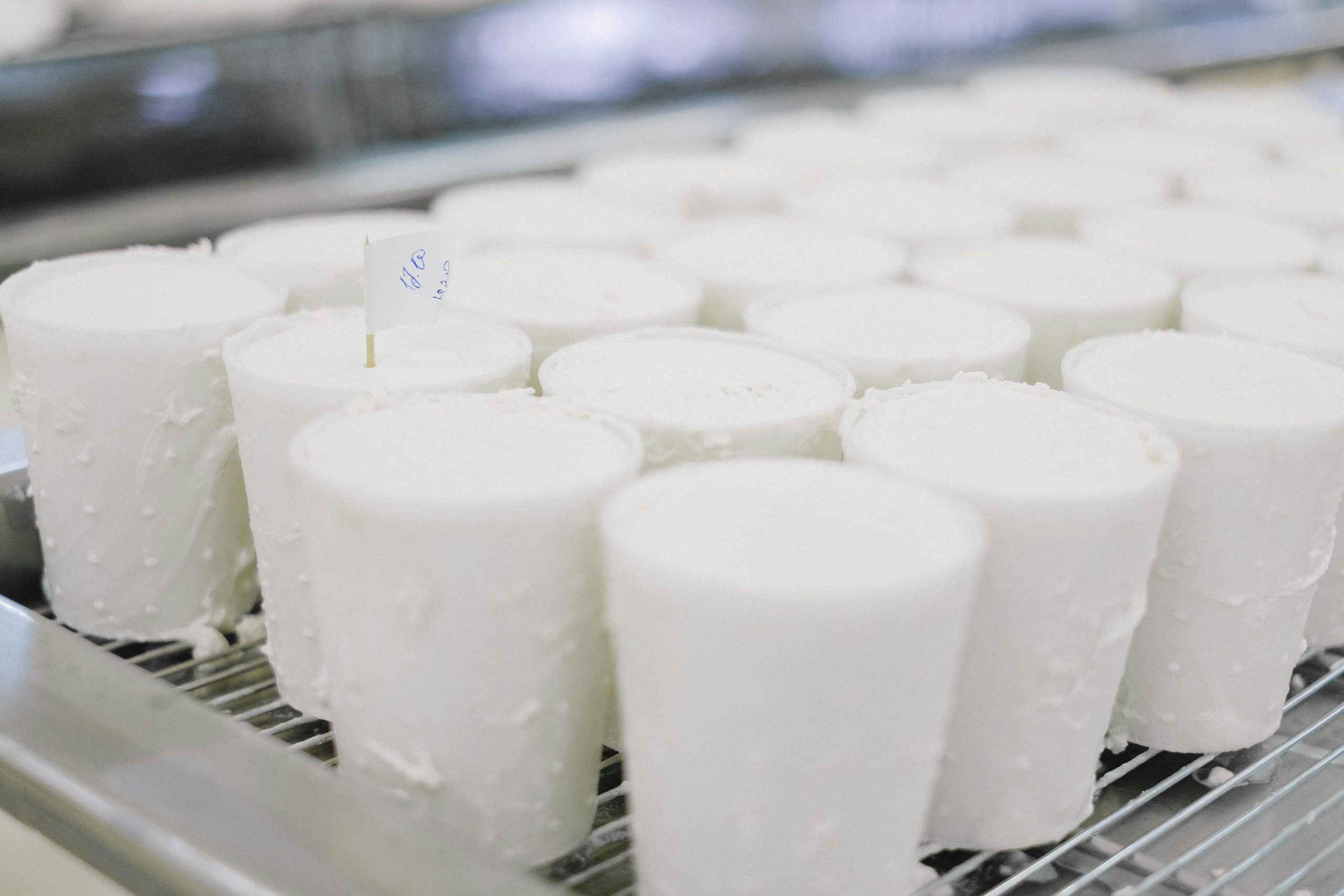 UOKiK nakazał OSM w Kole zmianę praktyk niekorzystnych dla dostawców mleka